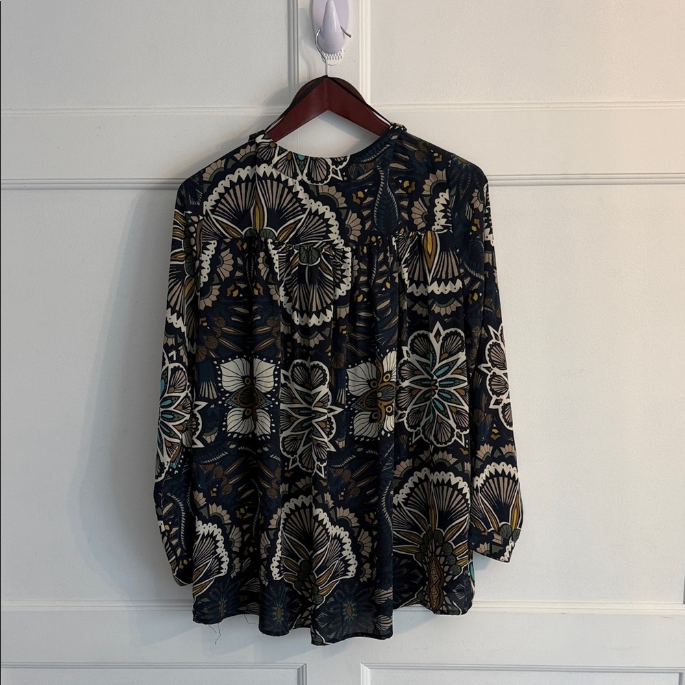 H&M Patterned Blouse - Picture 6 of 6